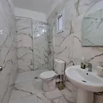 Gems's - Luxury 3 Bedroom Penthouse With Pool Καραβάς