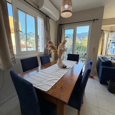 Gems's - Luxury 3 Bedroom Penthouse With Pool