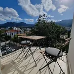 Gems's - Luxury 3 Bedroom Penthouse With Pool *