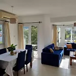 Apartment Gems's - Luxury 3 Bedroom Penthouse With Pool *
