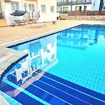 Apartment Gems's - Luxury 3 Bedroom Penthouse With Pool