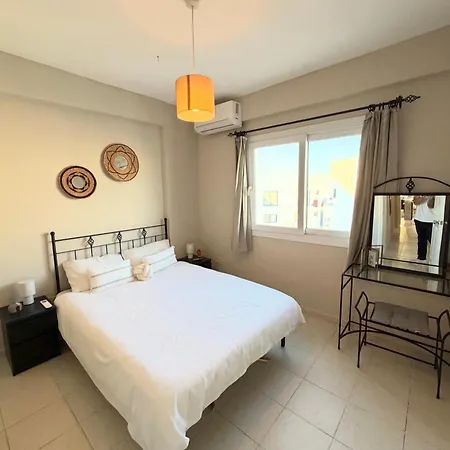 Gems's - Luxury 3 Bedroom Penthouse With Pool